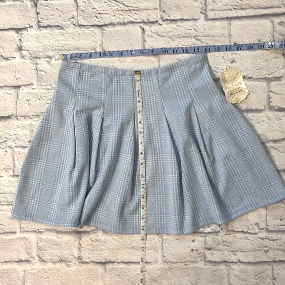 Altar’d State Pleated Mini Skirt Blue and White Plaid Size Medium NWT - Picture 4 of 9